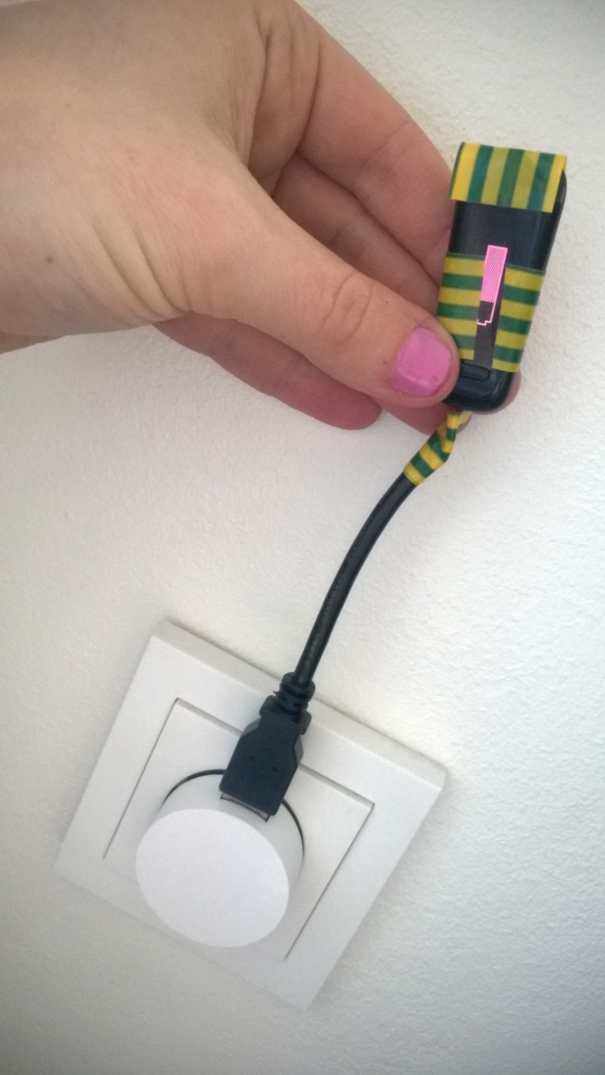 Making your own (DIY) FitBit One charger